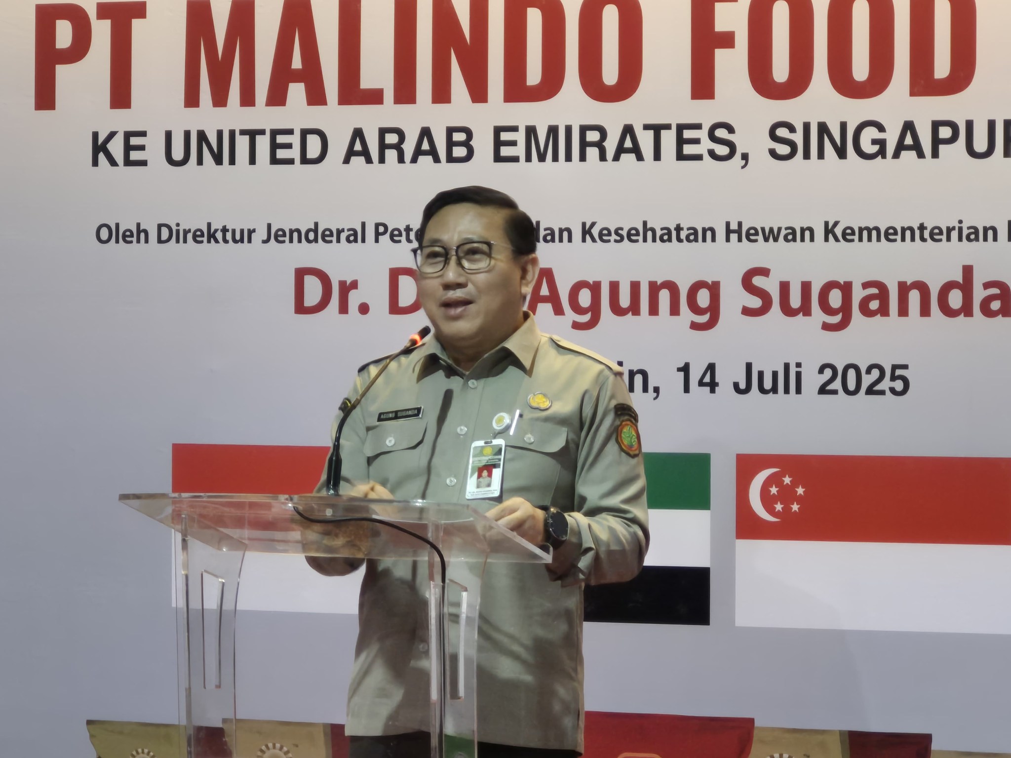 May be an image of 1 person, dais and text that says "P MALINDO FOOD KE UNITED ARAB EMIRATES, SINGAPU Oleh Direktur Jendera Pet Dr. D lan Kesehatan Hewan Kementerian Agung Suganda n, 14 Juli 2025"